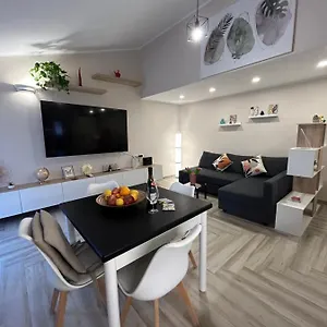 https://dolcevita-apartment-giardini-naxos.sicilyhotelsitaly.net